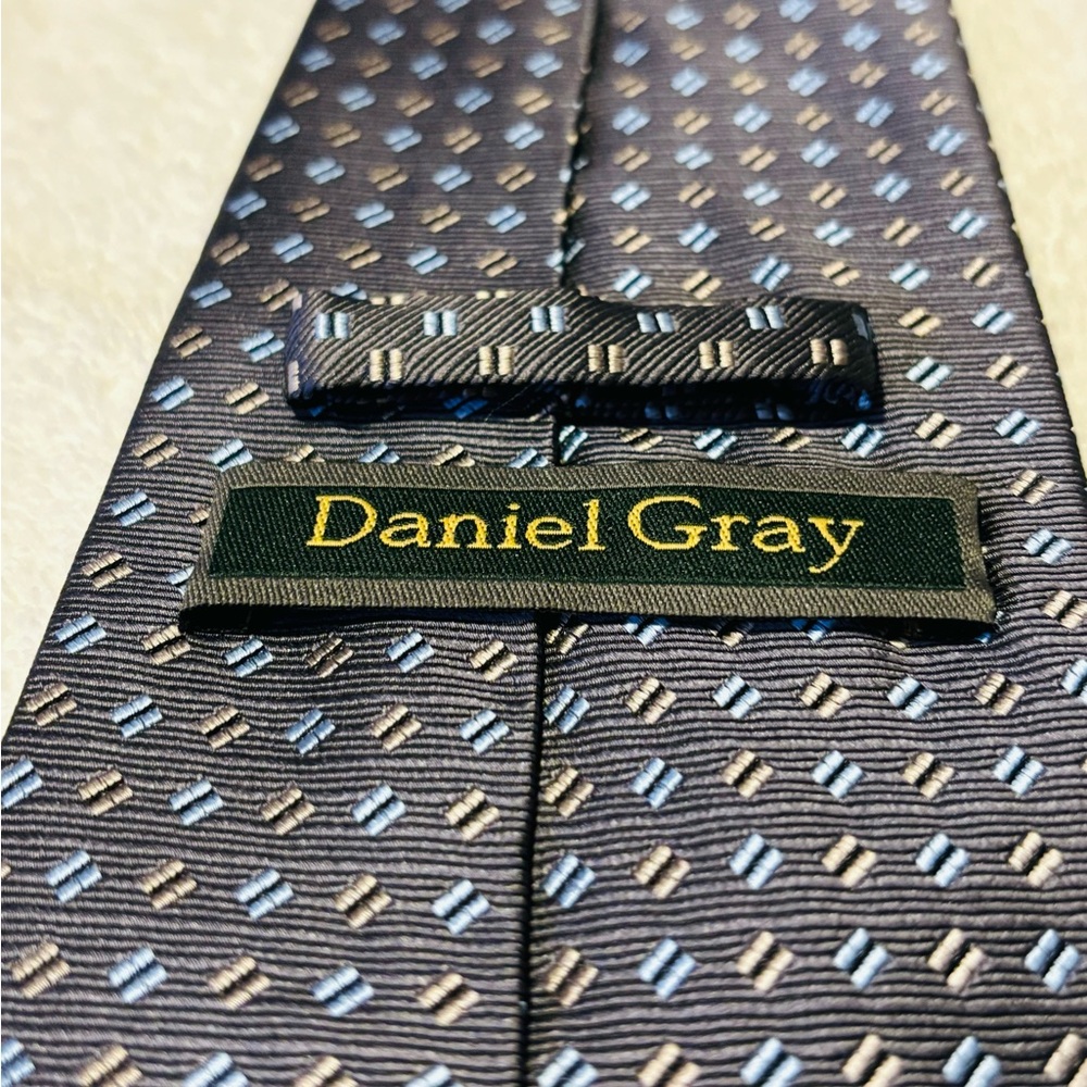 Brand New Stylish Tie By DANIEL GRAY - Picture 3 of 3